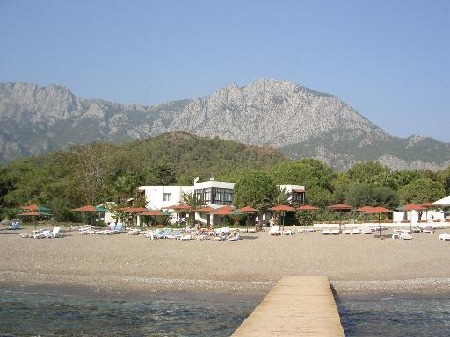 "Blick vom Strand auf das Taurusgebirge"